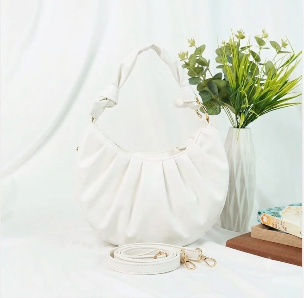 PREMIUM TRENDING BAGS 50%